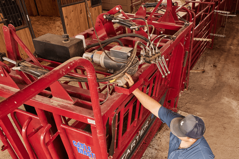 Tarter Cattlemaster Series 12 Hydraulic Chute - Tarter