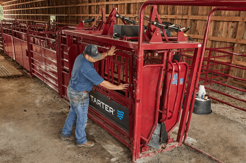 Tarter Cattlemaster Series 12 Hydraulic Chute - Tarter