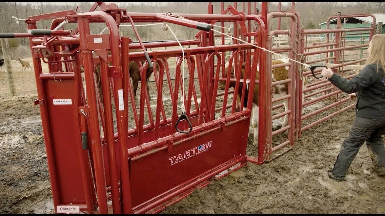 Tarter Cattlemaster Series 3 Squeeze Chute W/ Manual Headgate - Tarter
