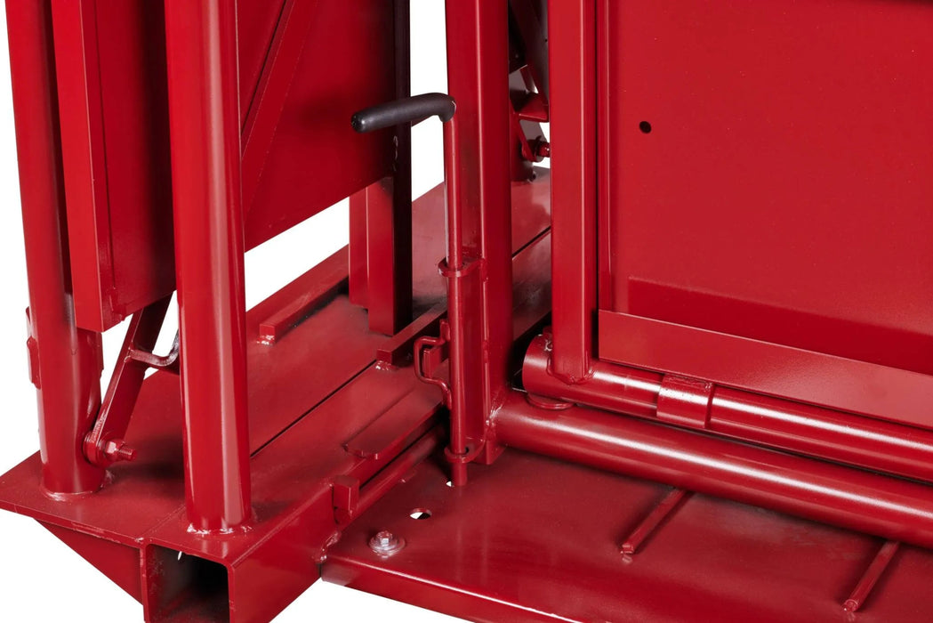 Tarter Cattlemaster Series 6 Squeeze Chute W/ Manual Headgate - Tarter