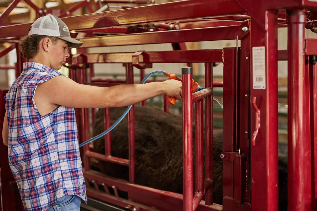 Tarter Cattlemaster Series 9 Squeeze Chute W/ Auto Headgate - Tarter