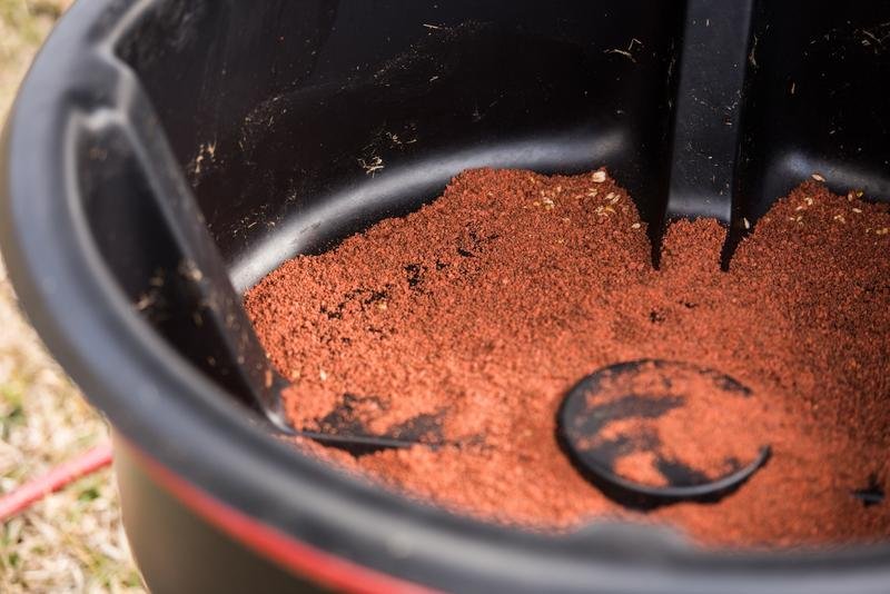 Tarter Elevated Broad Poly Vane Mineral Feeder - Tarter