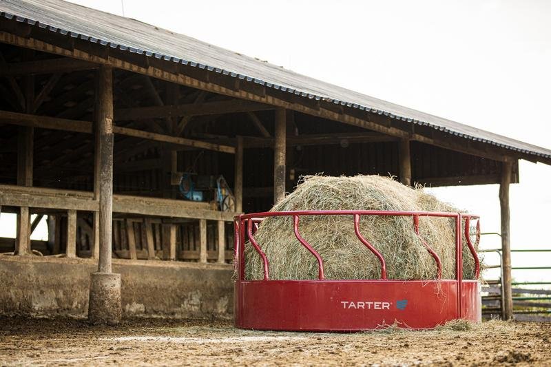 Tarter Titan Cattle Feeder with Hay Saver - Tarter