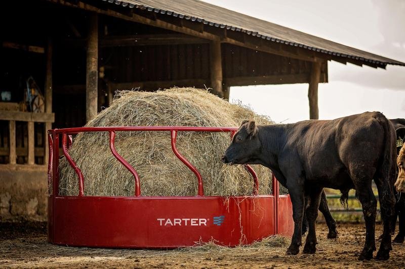 Tarter Titan Cattle Feeder with Hay Saver - Tarter