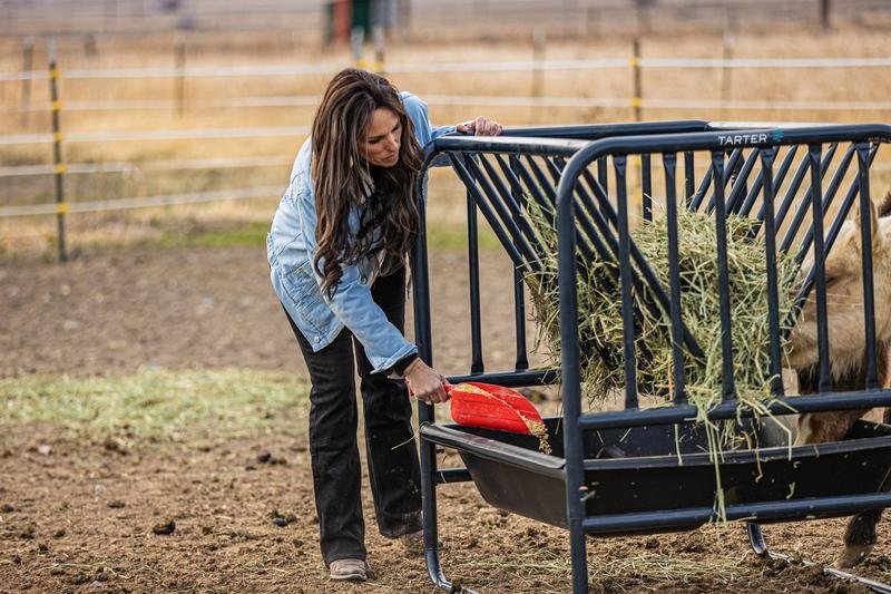 Tarter Small Animal Adjustable Hay & Grain Feeder - Tarter