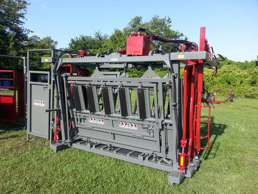 WW Super Pro Cattle Squeeze Chute - WW Manufacturing